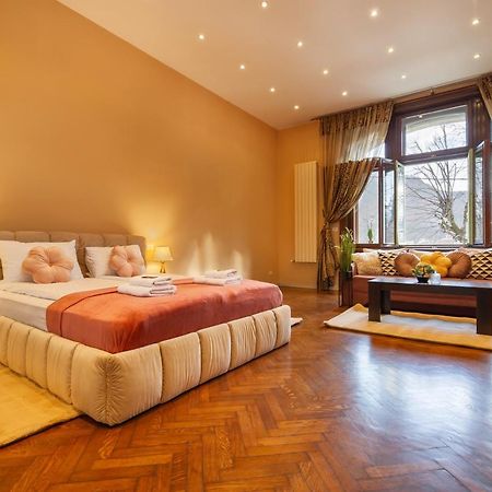 Central Park Residence ブラショフ エクステリア 写真